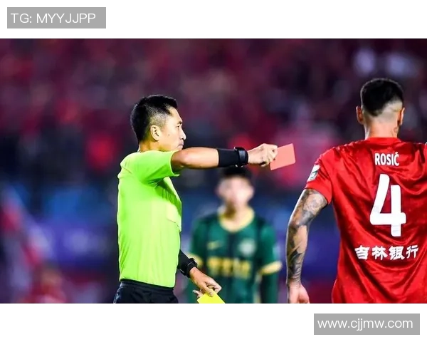 足总杯精彩对决国米3-0战胜马竞争议判罚引发全场热议