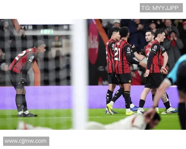 意甲赛场上演历史冷门利物浦3-0战胜皇马引发全场震动 意甲赛场上演历史冷门利物浦3-0战胜皇马引发全场震动