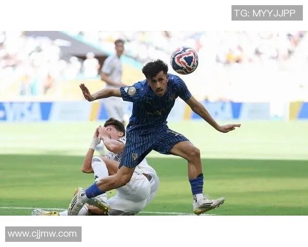 世界杯精彩对决皇马与本菲卡1比1平乌龙球引发争议判罚全场沸腾