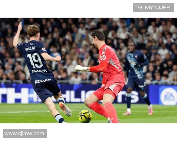 欧联杯精彩对决皇马与那不勒斯1比1平乌龙球引发争议判罚全场沸腾 欧联杯精彩对决皇马与那不勒斯1比1平乌龙球引发争议判罚全场沸腾